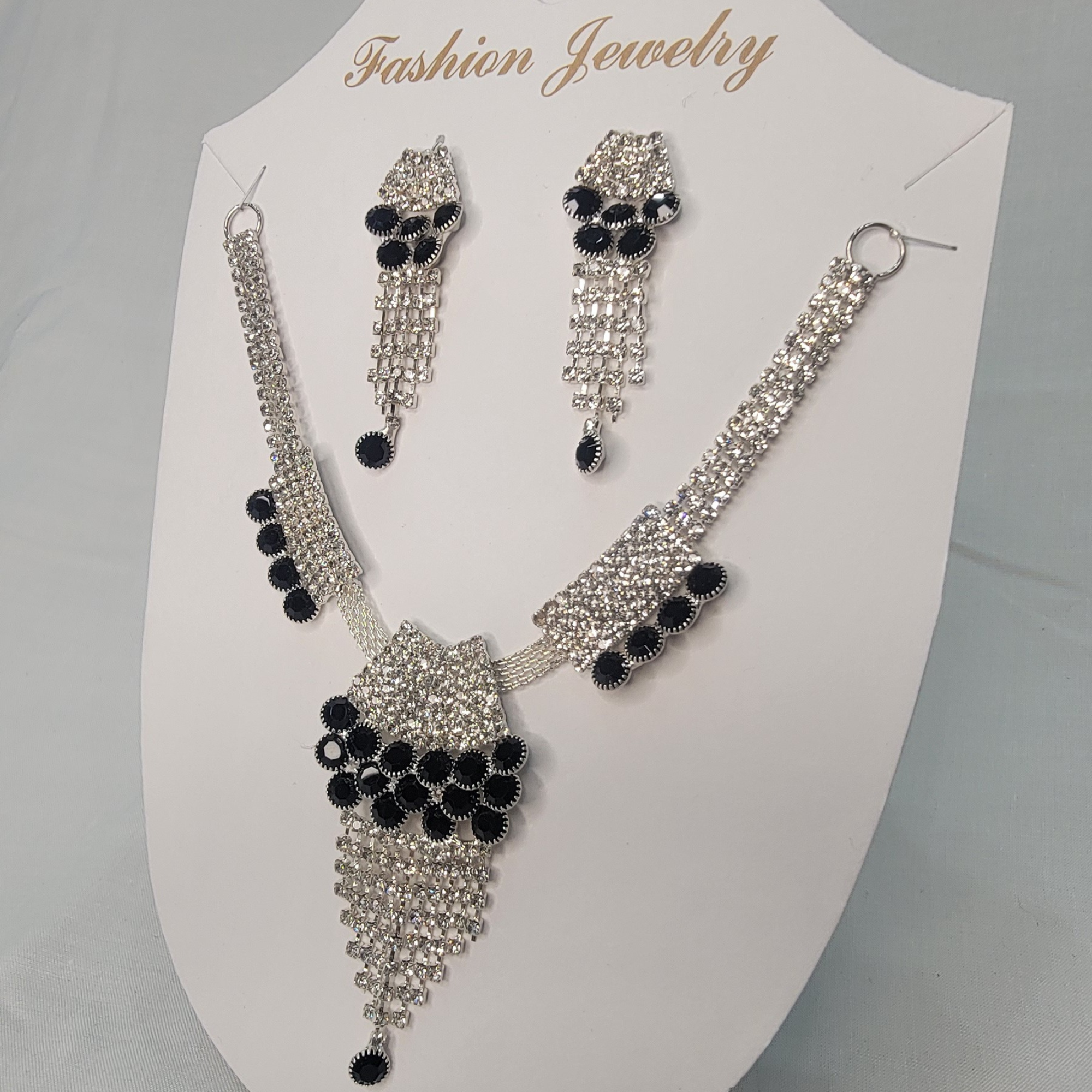 Trendy Necklace & Earring Set for Wedding & Festive Occasions