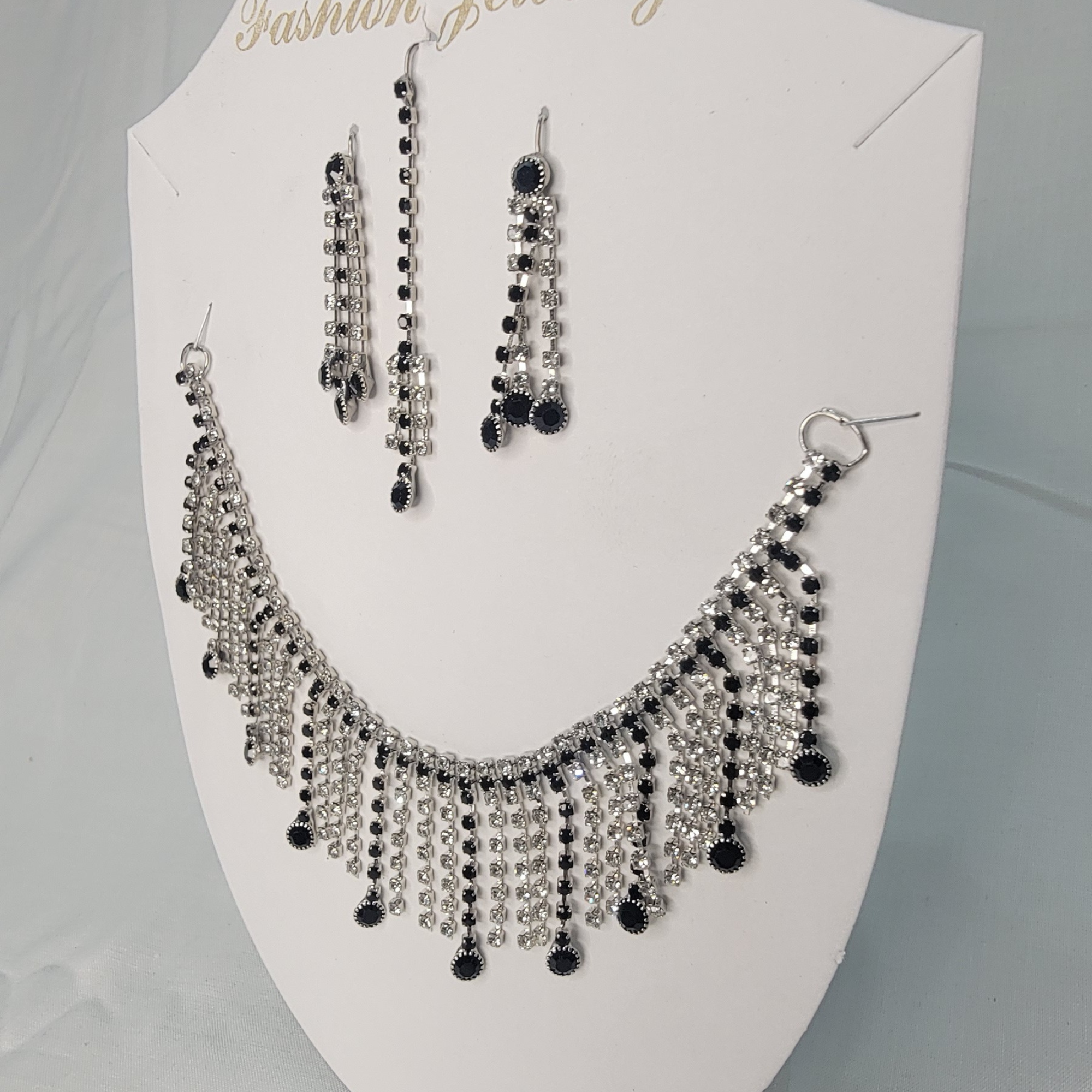 Trendy Silver Color Necklace & Earring Set for Wedding & Festive Occasions