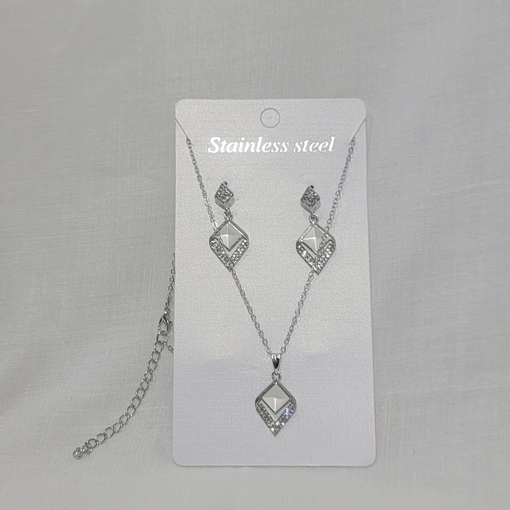 necklace with traditional earing