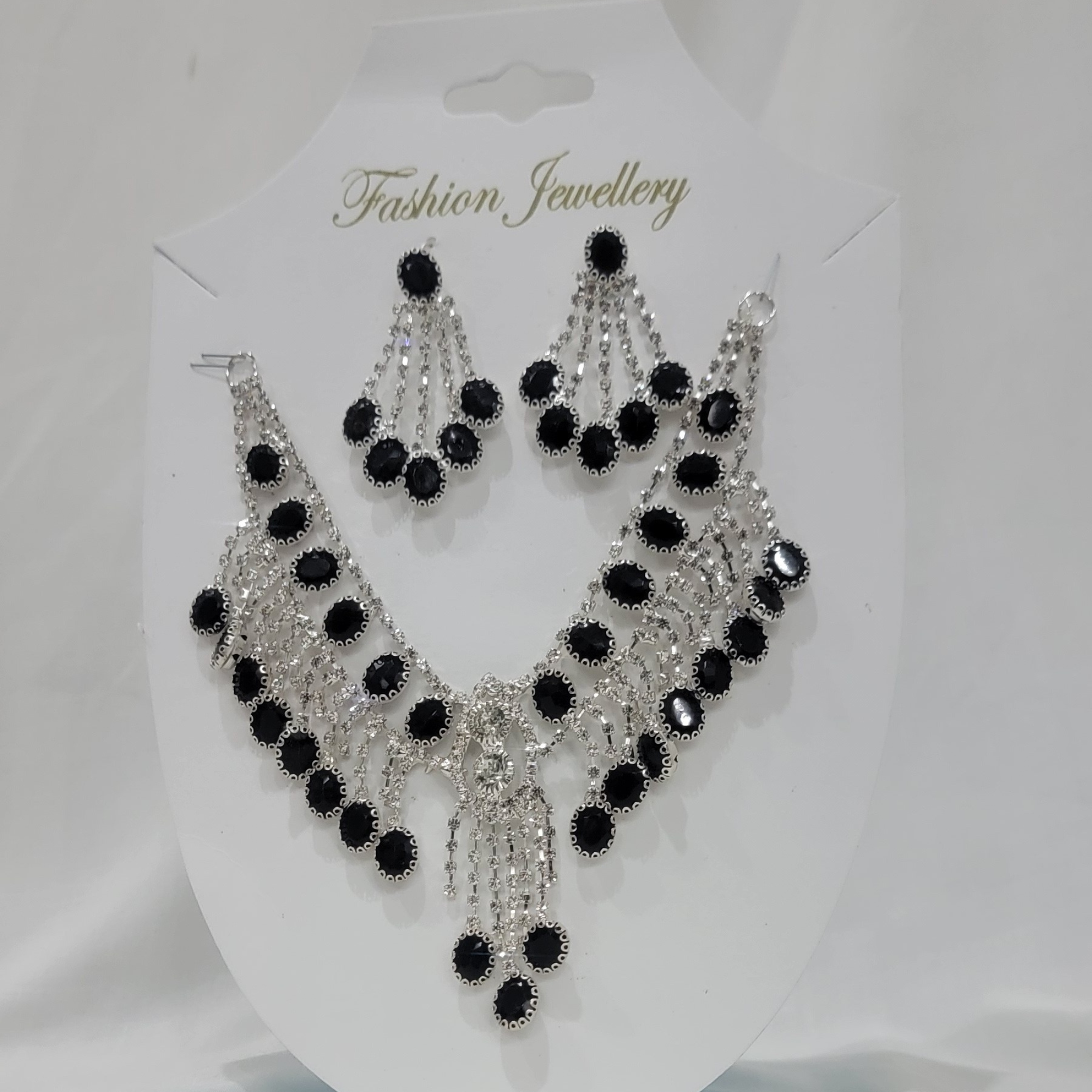 Stylish necklace with earring