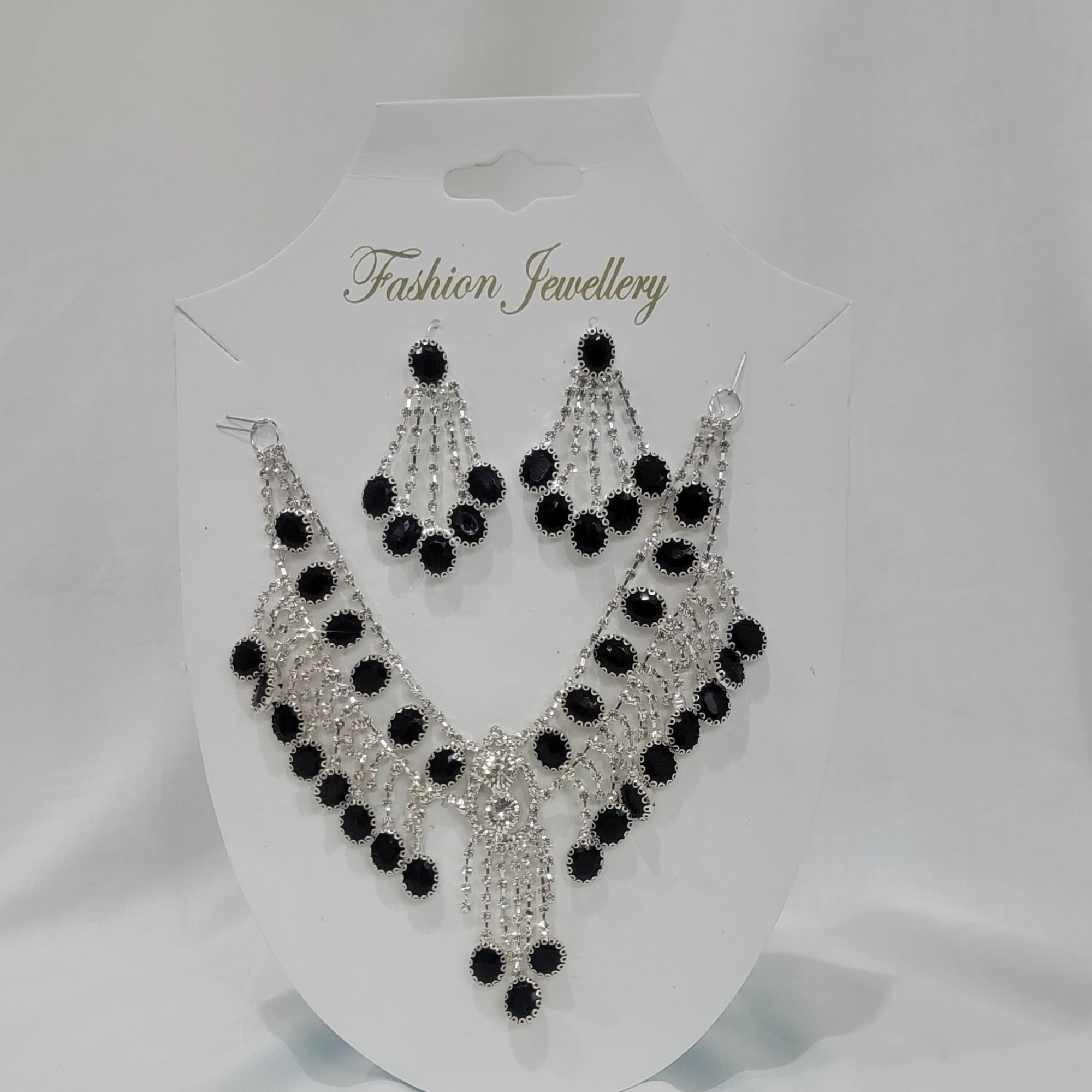 Stylish necklace with earring